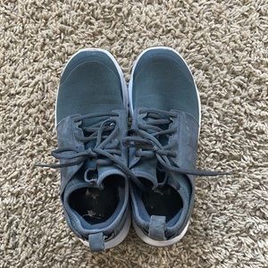 Under armor tennis shoes